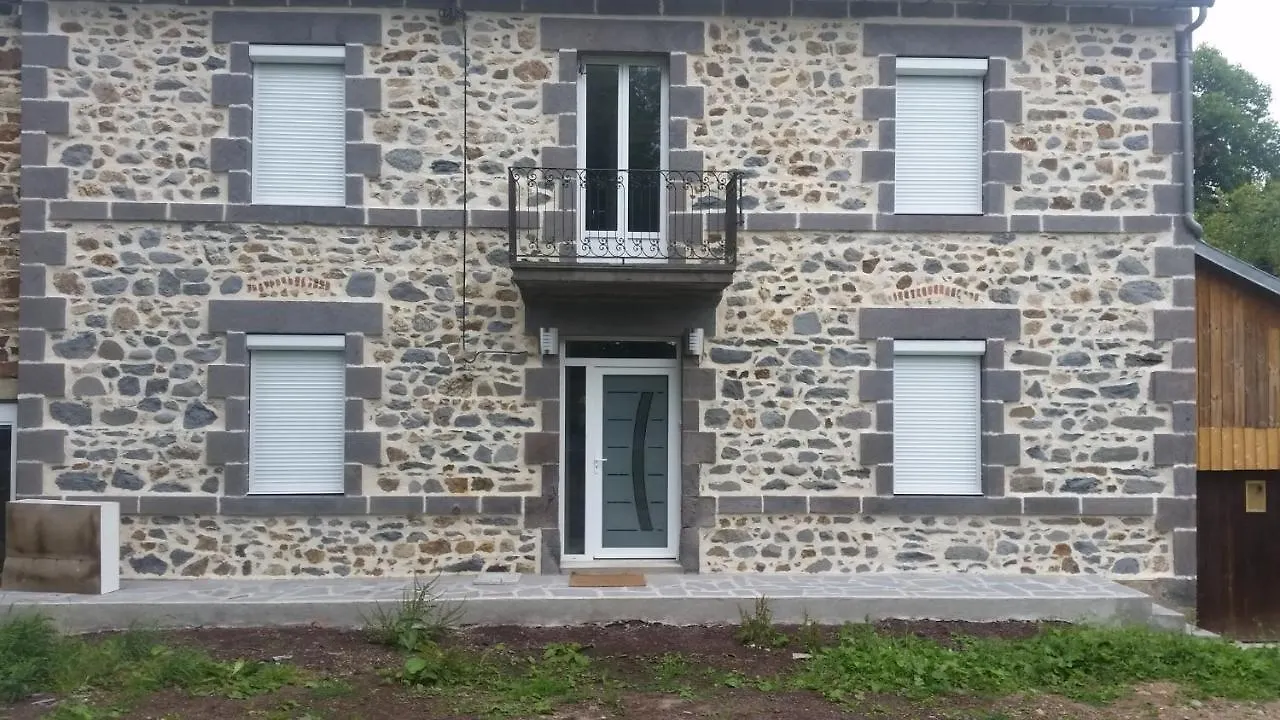 Au Coeur Des Volcans D Auvergne Les Peyrouses